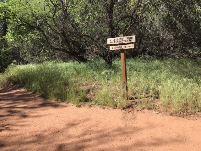 Trail turns onto Baldwin Loop Trail. Sedona, AZ - 2017.04.28